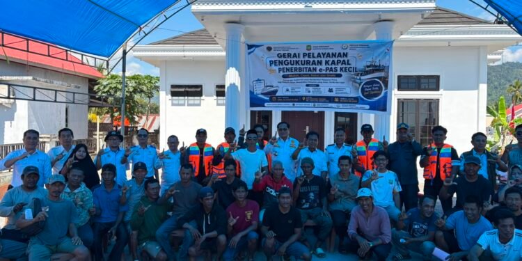 Demi Keselamatan Melaut, KUPP Molawe Bagikan Life Jacket Gratis