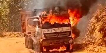 Api Muncul dari Persneling, Mobil di Jalan Hauling PT PBI Terbakar